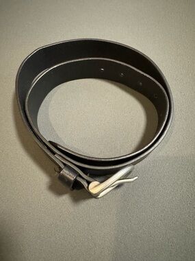 Madewell Black Leather Belt with Silver-Tone Curved Buckle